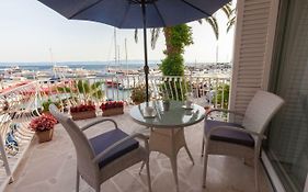 Boutique Waterfront Apartments